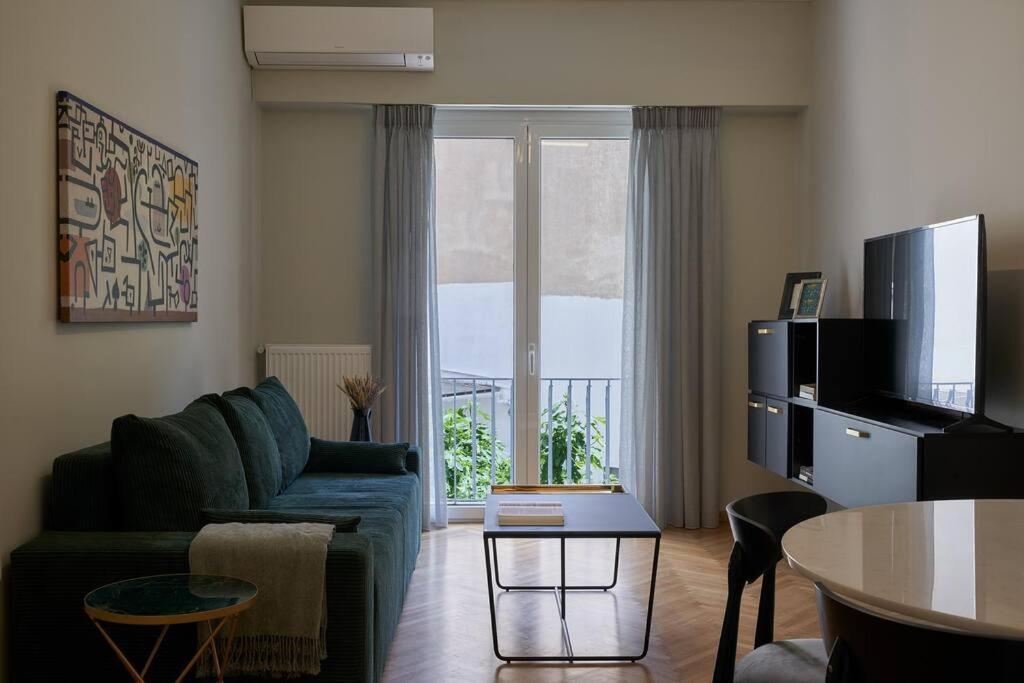 Little Gem: Modern Urban Retreat Apartment Атина Екстериор снимка