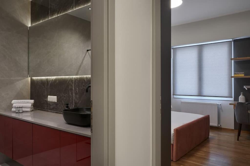 Little Gem: Modern Urban Retreat Apartment Атина Екстериор снимка