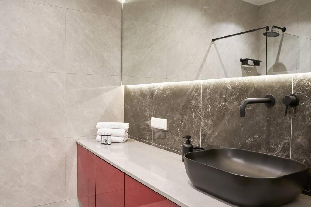 Little Gem: Modern Urban Retreat Apartment Атина Екстериор снимка