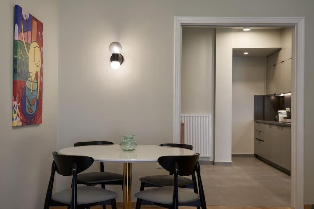 Little Gem: Modern Urban Retreat Apartment Атина Екстериор снимка