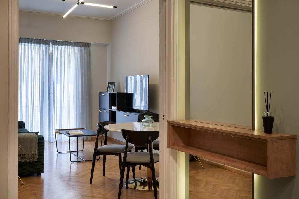 Little Gem: Modern Urban Retreat Apartment Атина Екстериор снимка
